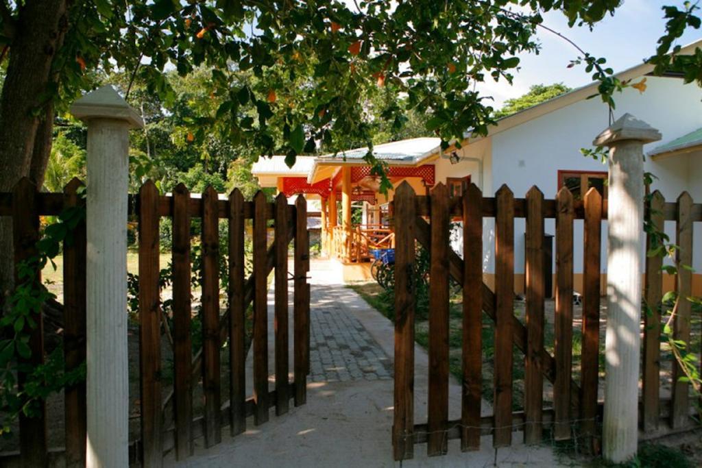 Jms Ventures Guesthouse - Private Pool Ла-Діг Екстер'єр фото
